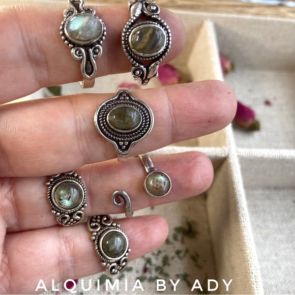 Rainbow Labradorite silver statement Victorian/Vintage style ring - Picture 4 of 8